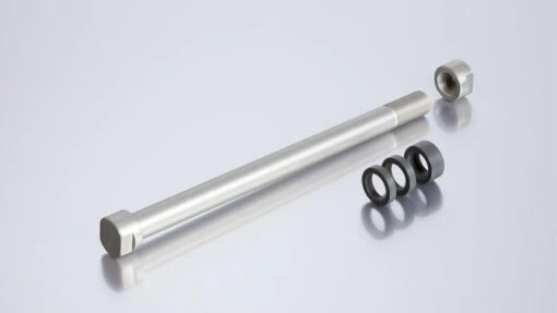 Tacx E-Thru Trainer Axle -Bike Gear World tacx e thru trainer axle 266202 1 14 4